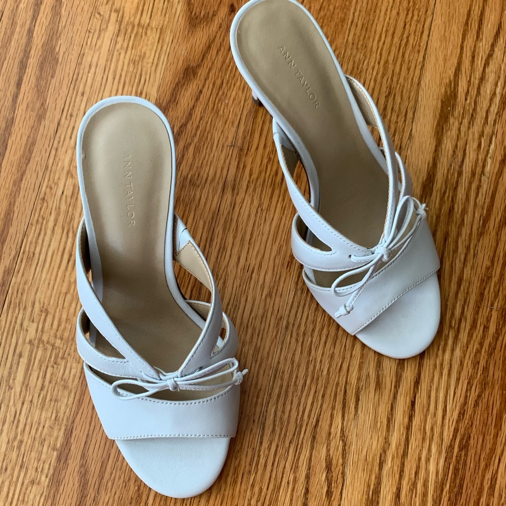 Ann Taylor white leather heeled sandal